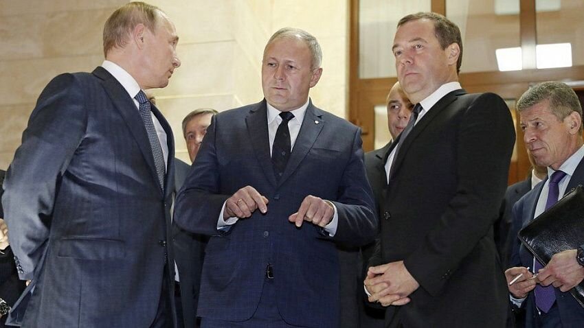 Президент России Владимир Путин, премьер-министры Беларуси и России Сергей Румас и Дмитрий Медведев. Фото: bbc.co.uk    
