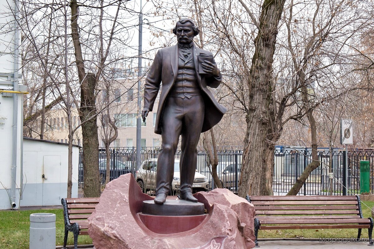 Памятник Тургеневу