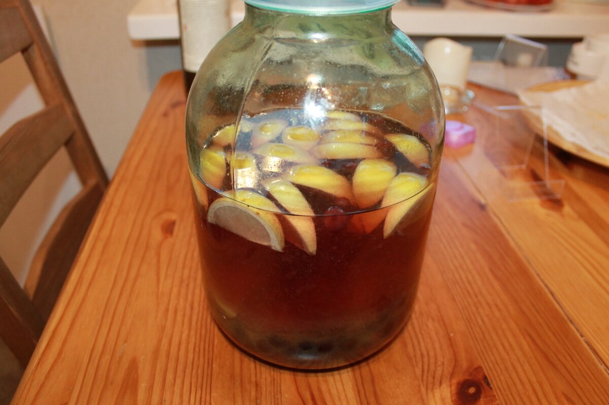 Дольки лайма пожелтели, стали походить на лимон