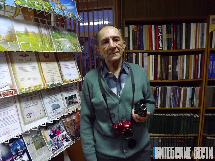 Пенсионеру Александру Карбовскому вручены бессрочное удостоверение внештатного корреспондента отдела идеологической работы, культуры и по делам молодежи Сенненского райисполкома, а также сертификат на посещение всех местных мероприятий, подтверждающий персональное место в зрительном зале районного Центра культуры и народного творчества.
Так оценено хобби 70-летнего Александра Александровича, активного участника местной общественной жизни, который снимает о ней фото- и видеорепортажи и размещает в интернете. В честь юбиляра в центральной районной библиотеке состоялся его творческий вечер. 
 – Александр Александрович – человек увлеченный и талантливый. Все, что он увековечил на Сенненщине посредством объектива, не пересчитать, – говорит директор районной централизованной библиотечной системы Елена Метелица.

За восемь лет отснято около 38 тыс. фотографий. Этот материал Александр Карбовский выкладывает в «Одноклассниках» как администратор группы «Сенно, я в душе тебя берегу», где около пяти тысяч подписчиков. «ВКонтакте» он – администратор группы «Маяк Сенно». Видео размещает на «Ютубе», где у пенсионера с полтысячи подписчиков. С компьютером он, как говорится, на «ты», даже ремонтирует его сам.
Из областной газеты "Витебские вести"
http://vitvesti.by/mal-rod/narodnyi-fotokor-70-letnii-zhitel-senno-snimaet-reportazhi-dlia-sotcsetei-i-iutuba.html