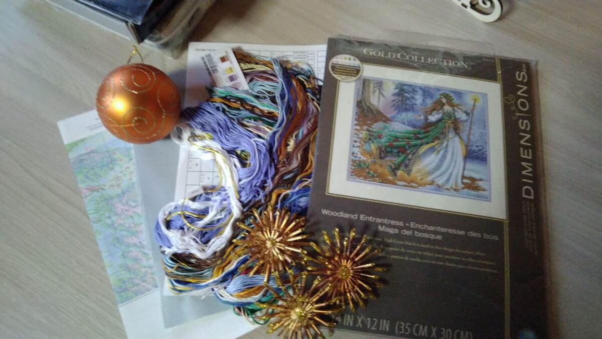 Мое фото с моими наборами.