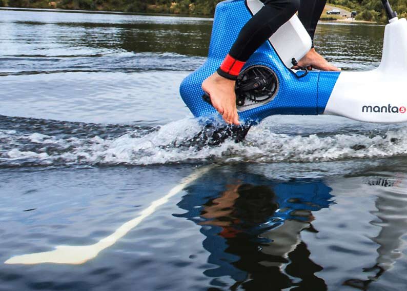 По словам разработчиков, из Manta5 практически каждый через несколько минут сможет подняться на подводных крыльях над водой и начать движение на велосипеде.