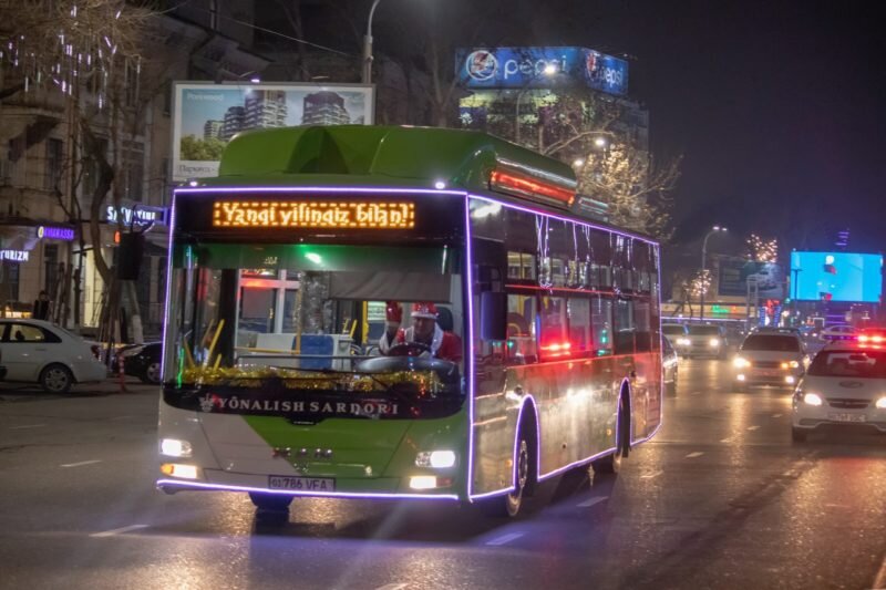 Как он ярко вечером сверкает.