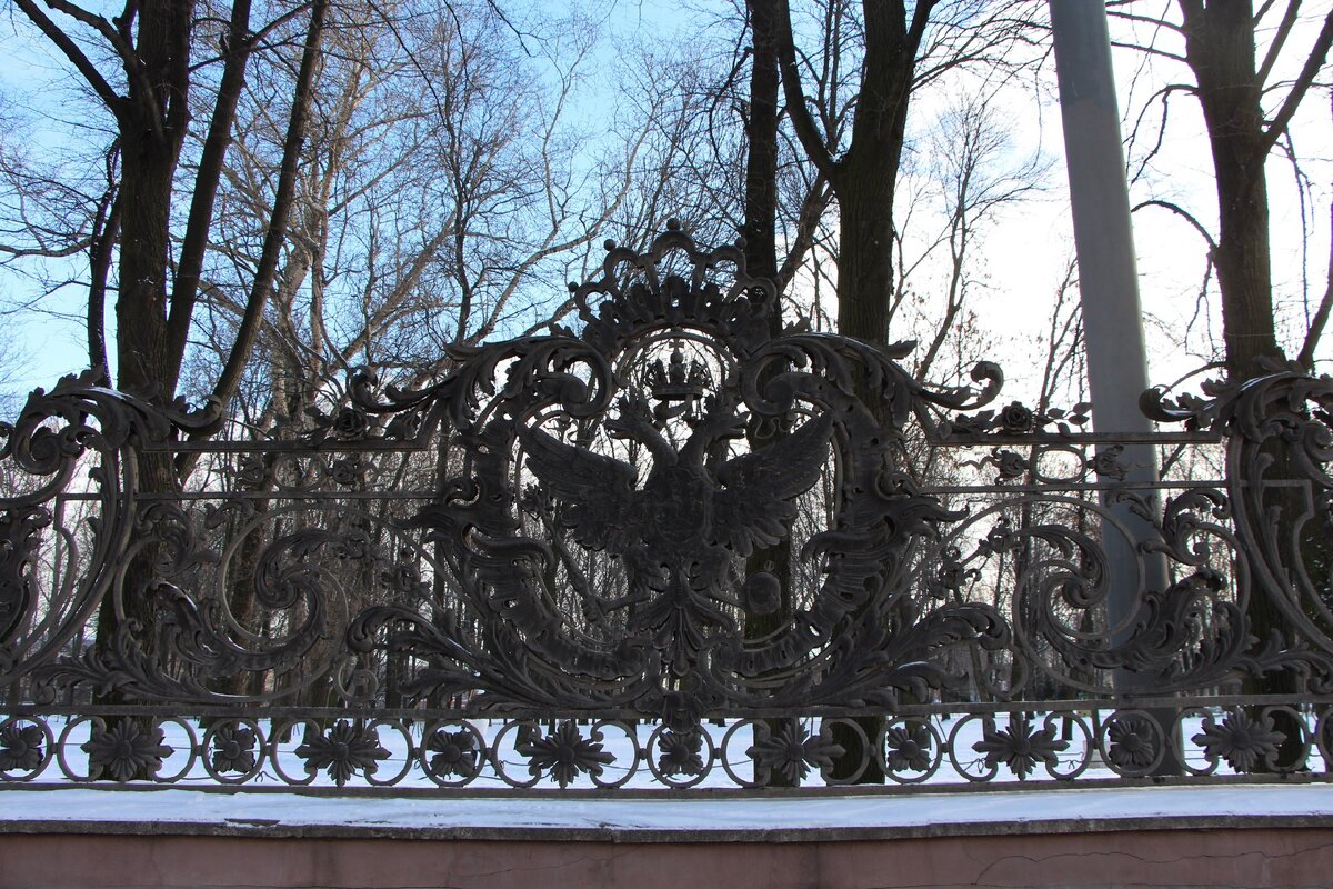 9 января у зимнего дворца. Парк 9 января СПБ. Ограда сада 9 января. Сад им 9 января на Стачек ограда. Решетка сада 9 января в Санкт-Петербурге.