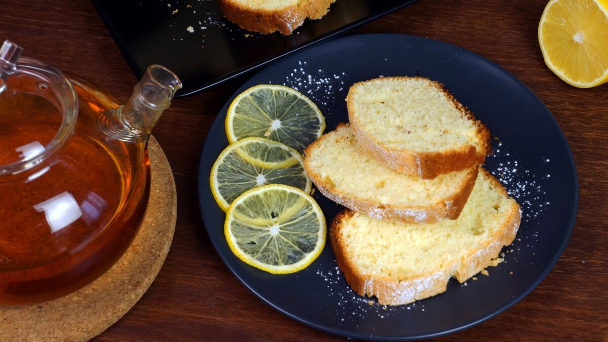 Лимонный пирог  готовится  буквально за 5 минут, а остальное делает духовка! На вкус не приторный, рассыпчатый, воздушный  и не сухой. Все ингредиенты подобраны  сбалансировано. Кто любит быстро и вкусно угостить себя и своих друзей – этот рецепт  находка.