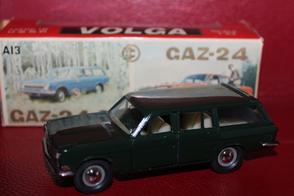 Бутылочный цвет Газ 24-02 А13 в коробке NOVOEXPORT Апрель 1979