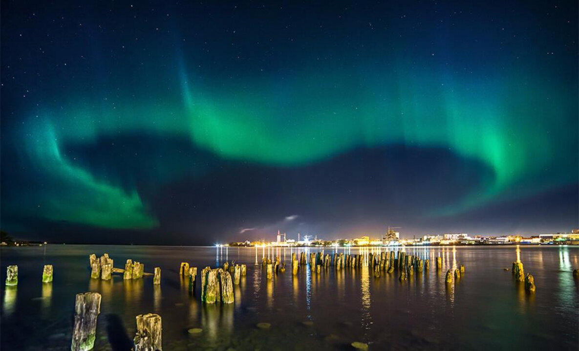 гало столбы света. панорамное явление. гало световые столбы. световые столбы природное явление. панорамное явление.