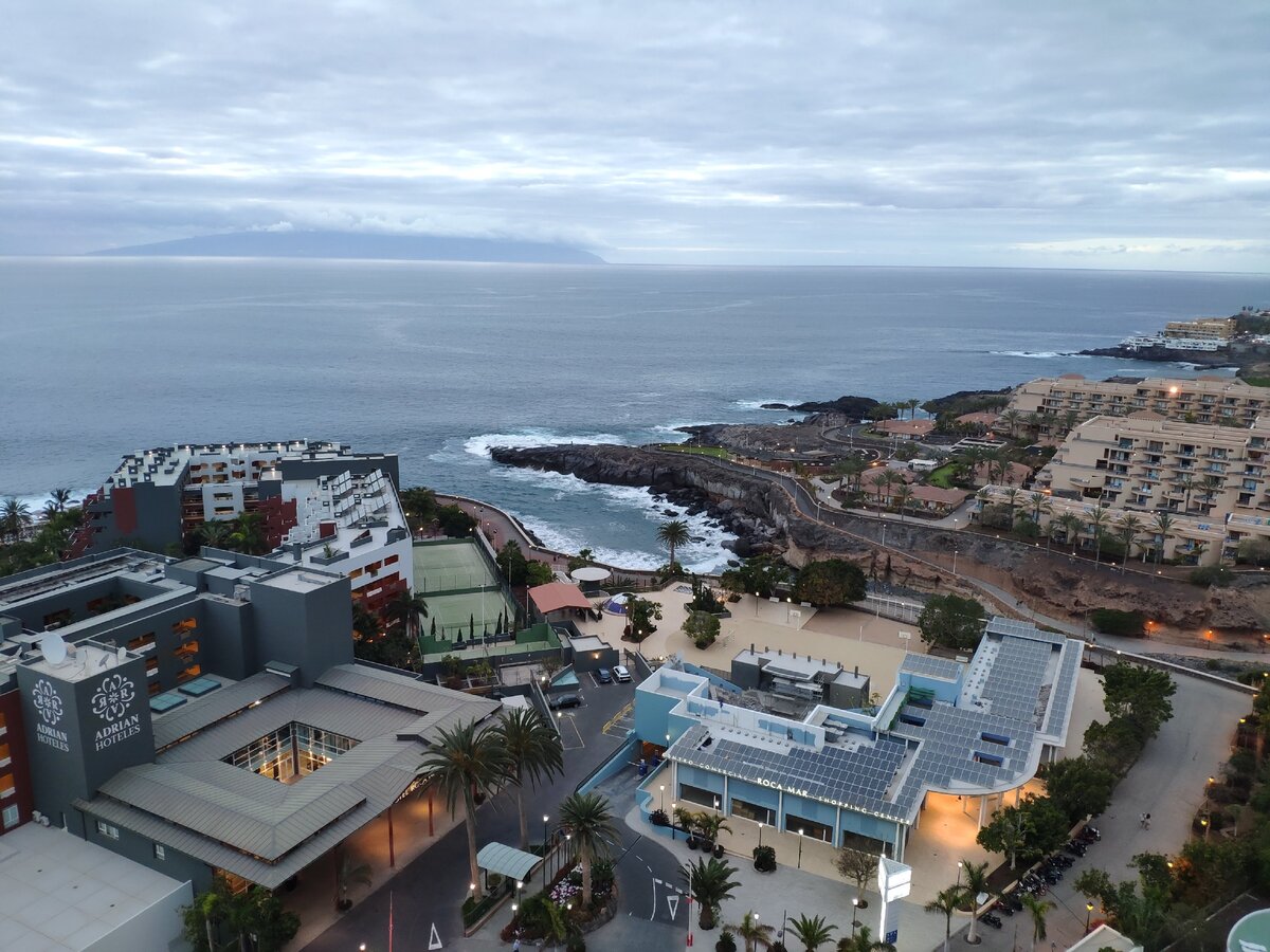Тенерифе. Вид на остров La Gomera.