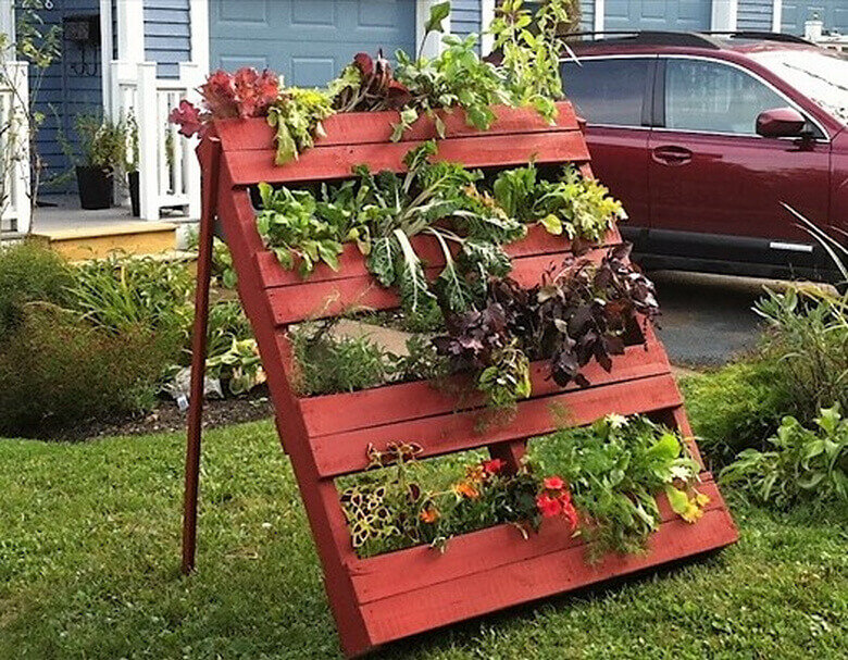 Фото: www.inspirationalz.com/wp-content/uploads/2017/07/pallet-planter-31.jpg