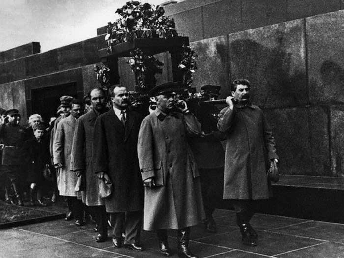 Похороны Сергея Кирова. Сталин крайний справа.