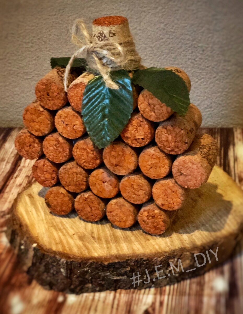 Домик из винных пробок