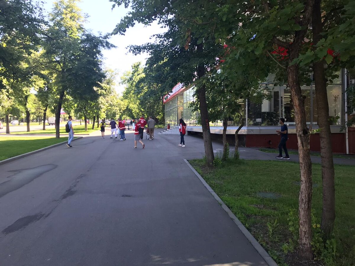 Красный крест в Москве раздаёт маски