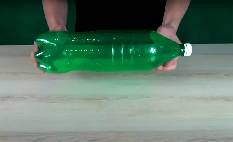 Для ловушки вам потребуется пластиковая бутылка «полторашка»