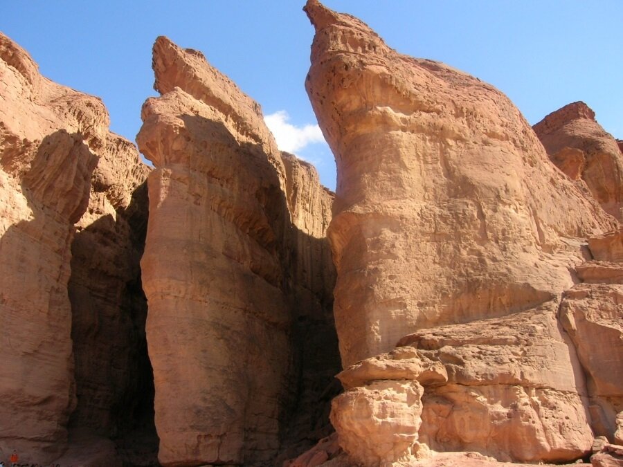 https://israeltraveling.ru/excursions/eilat/park-timna.-kopi-carya-solomona  Парк Тимна, копи царя Соломона. В его время здесь были медные рудники