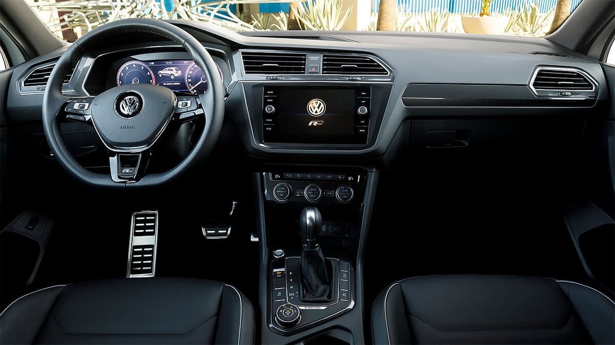 Внутри новыми стали медиацентр MIB 3 и сенсорный блок климат-контроля.