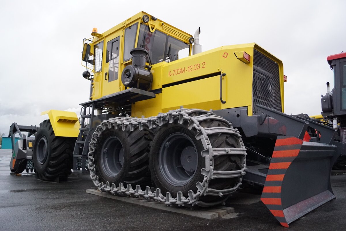 К-703 мульчер с балансирной тележкой. 