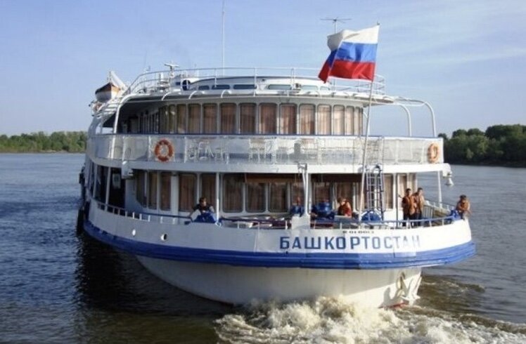 Флагман пароходства теплоход »Башкортостан». Фото из открытых источников