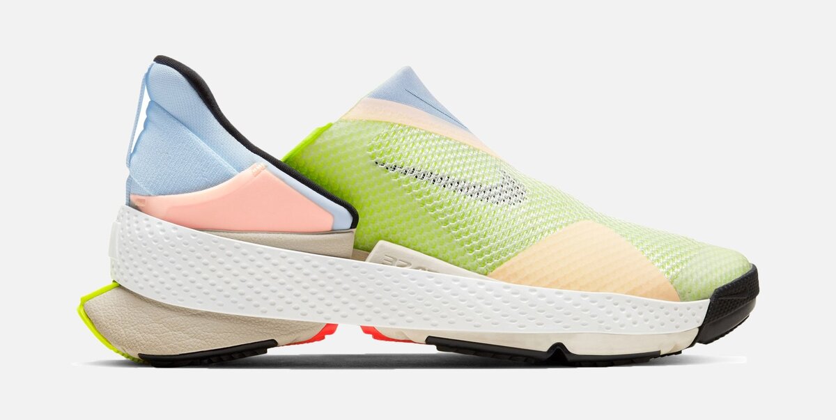 Кроссовок устойчив как при открытии, так при закрывании