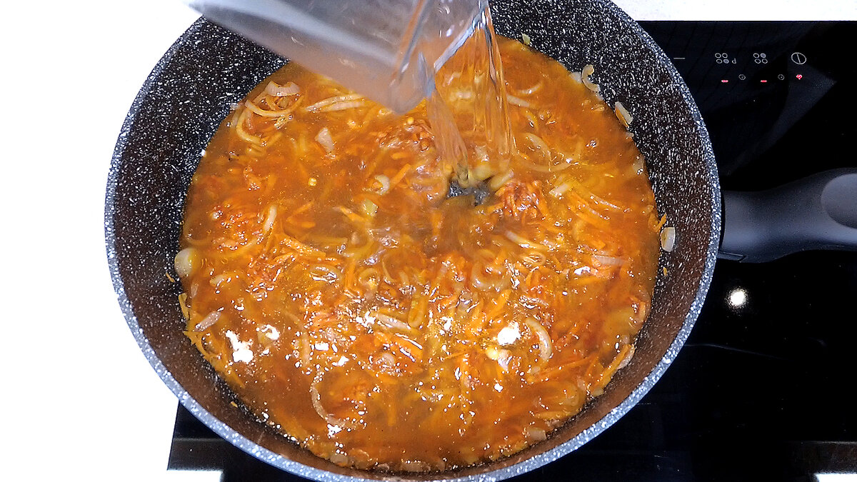 Узбекский соус. Манты в сковородке с томатным соусом.