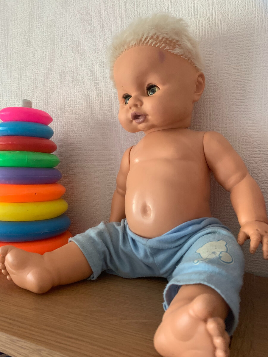 С рождением нового члена семьи, старшему ребёнку все так же требуется внимание родителей , за частую даже больше чем раньше. В противном случае ребёнок становится капризным и не послушным. Всеми способами он будет пытать привлечь к себе внимание, для того чтобы найти подтверждение родительской любви.