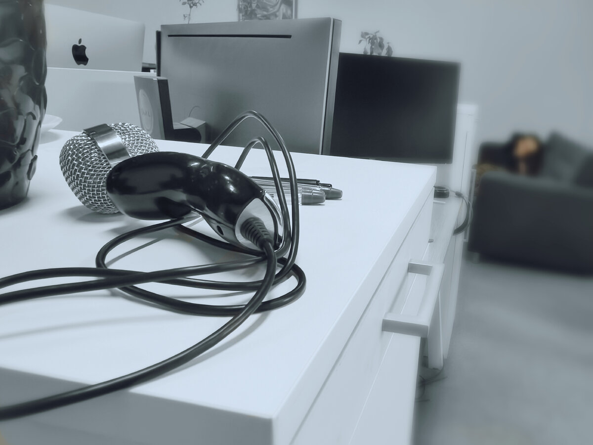 Диваны в офисе располагают растянуть рабочее время. Ну или сократить его. 