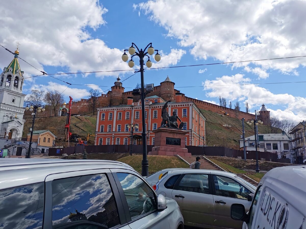 Нижегородский кремль — самая популярная достопримечательность Нижнего Новгорода и одно из тех мест, которое я обязательно хотела посетить во время нашего путешествия.-2