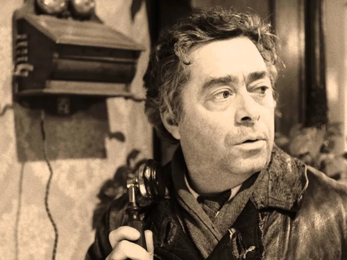 – Не читайте до обеда советских газет! – Все отнять и поделить! – Котов душили, душили… – Разруха не в клозетах, а в головах! – Абырвалг. – Человеку без документов строго воспрещается существовать.-15