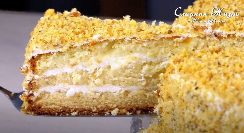 Торт Медовик — это простой и очень вкусный домашний торт. Готовим без раскатки коржей.   Вам потребуется буквально 30 минут плюс время на выпечку. Подробный ВИДЕО РЕЦЕПТ: Ингредиенты: мука    280 гр.