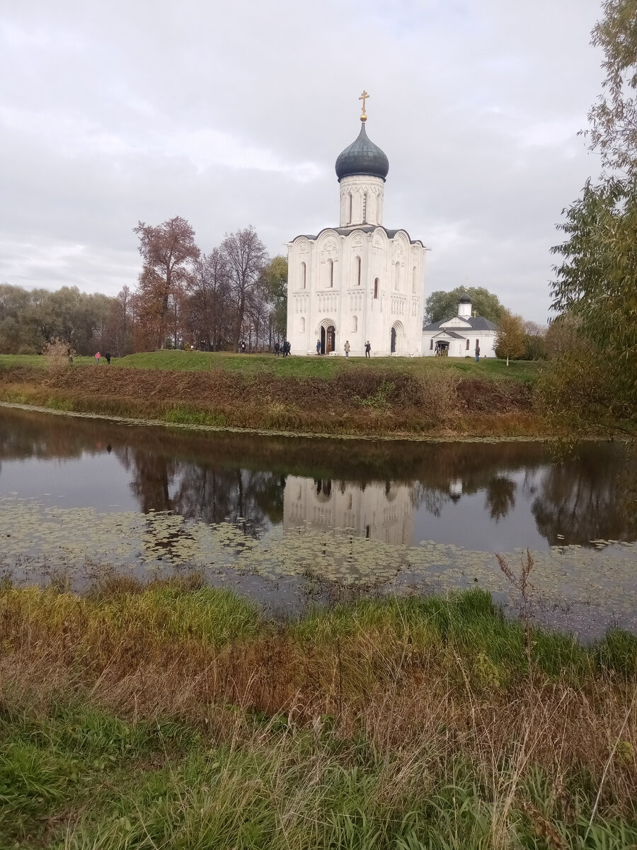 Церковь была освящена в честь праздника Покрова Богородицы. Однако источники, говорящие об установлении этого праздника на Руси в середине XII века по почину Андрея Боголюбского, отсутствуют, а в домонгольских летописях о церкви говорится как о посвящённой не какому-то конкретному празднику, а Богородице. Следовательно, этот праздник мог быть установлен и позднее (первые упоминания о нём относятся к XIII веку), и в этом случае церковь первоначально могла иметь какое-либо иное посвящение.По легенде, содержавшейся в Житии Андрея Боголюбского, белый камень для постройки церкви был вывезен из покорённого Андреем Боголюбским Булгарского царства. Однако эта легенда опровергается как историческими фактами, так и результатами петрографических анализов белого камня, использованного для строительства церкви. Первоначально церковь Покрова была собором небольшого, но имевшего белокаменные укрепления монастыря, располагавшегося на стрелке Клязьмы и Нерли. Этот монастырь в конце XVI века упоминался среди патриарших домовых монастырей, во второй половине XVII века имело место его кратковременное процветание, в 1764 году он был упразднён. В 1784 году из-за низкой доходности Покровской церкви игумен Боголюбова монастыря (к которому она была приписана) добился разрешения разобрать храм на строительный материал для возведения монастырской колокольни, однако недостаток средств не позволил начать работы. В 1803 году на старом каменном куполе была сооружена луковичная глава с железным покрытием, которая в значительной степени определяет облик храма и доныне. 