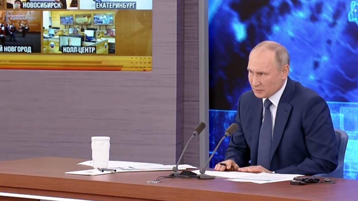 Действующий президент Владимир Путин пока официально не заявил о выдвижении своей кандидатуры на очередной президентский срок. 