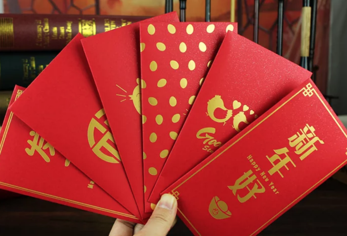 Chinese gifts. Китай хунбао. Китайский конверт хунбао. Красный конверт в Китае хунбао. Красные конверты с деньгами хунбао.