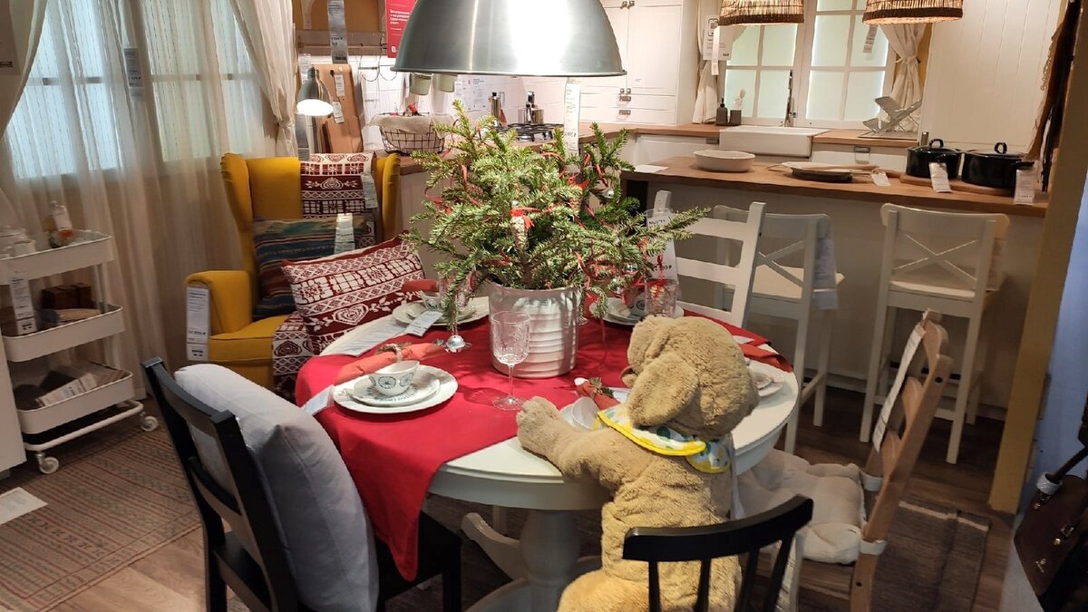 Листайте вправо