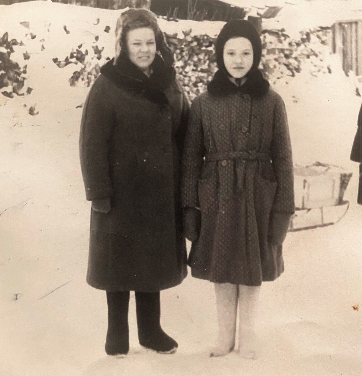 Однажды мама купила мне белые валенки (фото из личного архива автора)