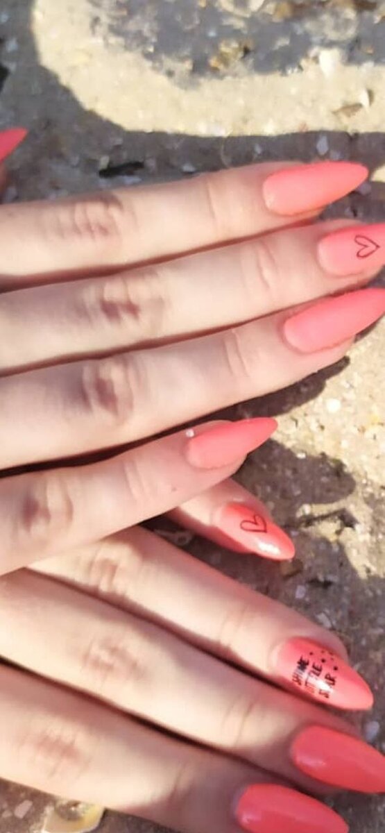 Летний рисунок на ногтях