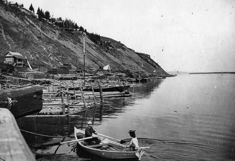 Веки реки. Пристань гольяны Кама. Пристань Соколки на Каме. Старая Пристань Сарапул. Старинные лодки на Каме.