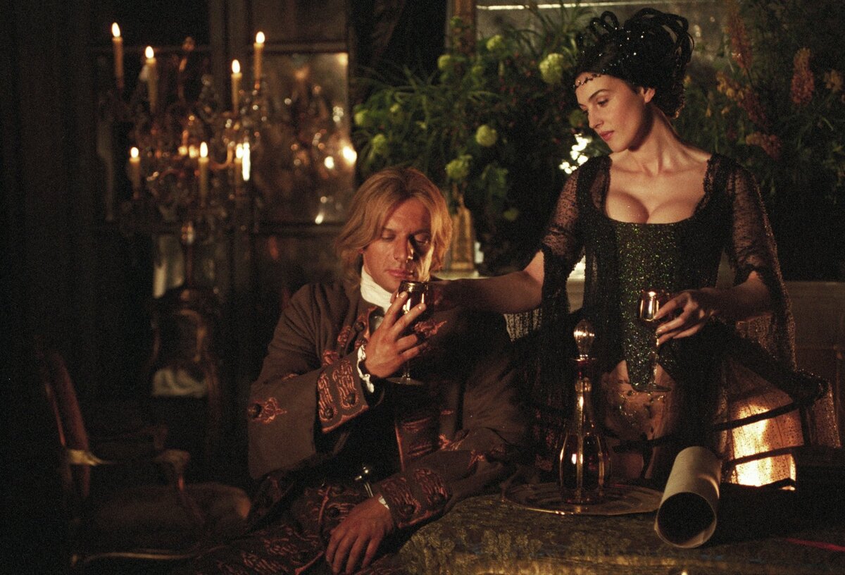 Кадр из фильма "Братство волка", 2001 г.