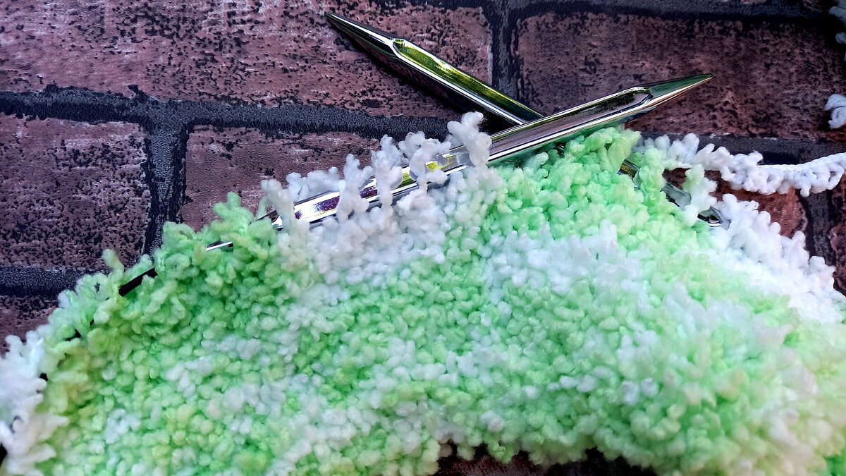 Плед из плюшевой пряжи.