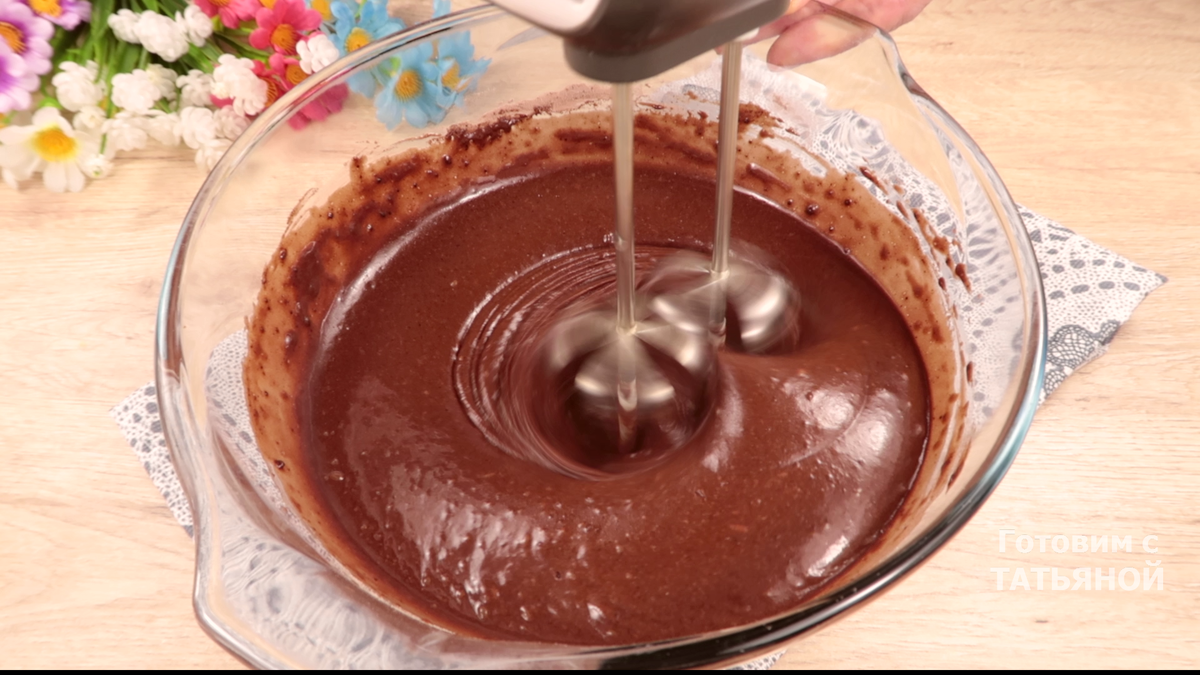 Un tort somptuos are un gust mai bun decât un Snickers.  Pur și simplu se topește în gură.  Rapid ușor și foarte gustos