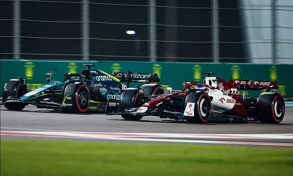 Формулу 1 2022: в Абу-Даби основная борьба была в середине пилотона 