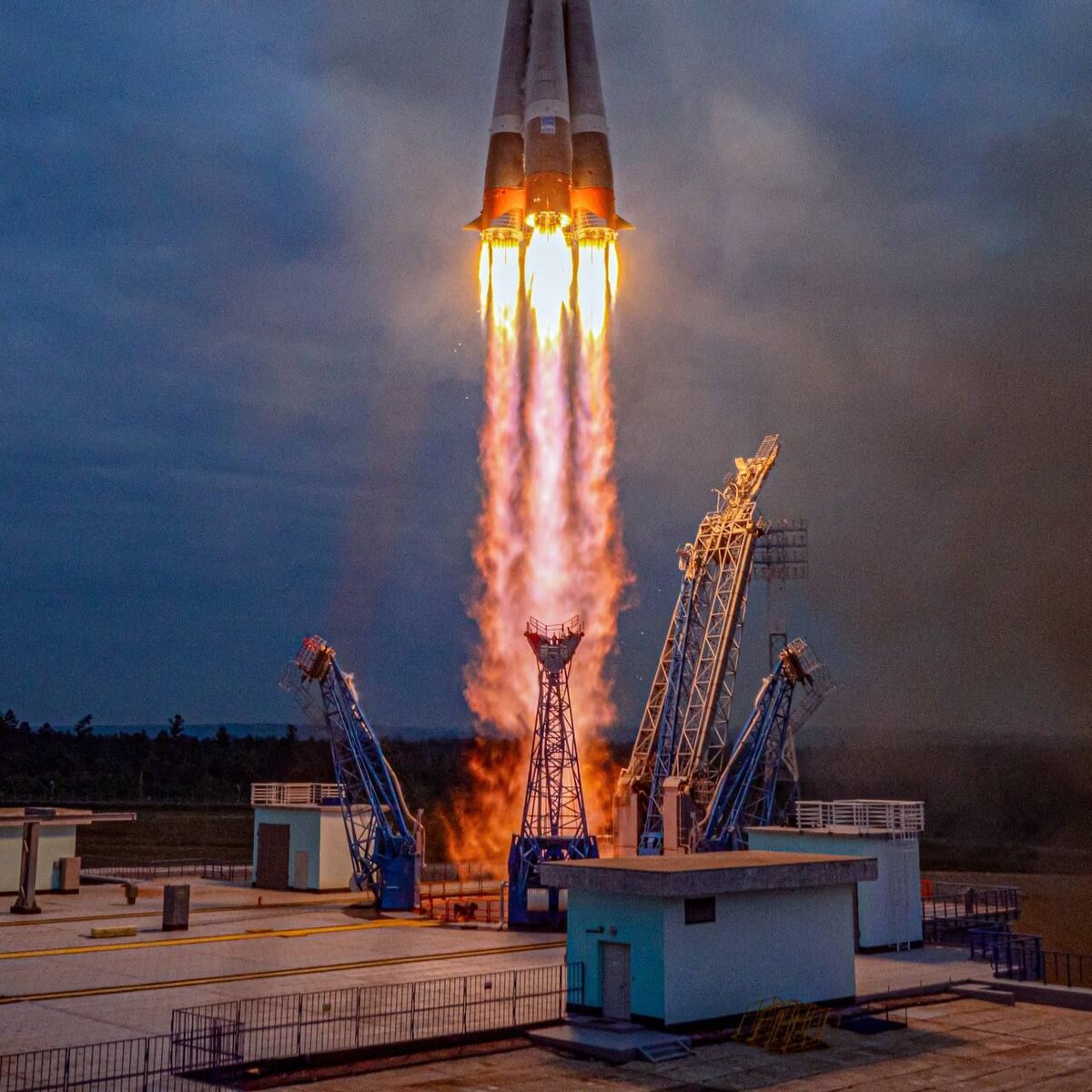 Запуск ракеты с космодрома восточный 2024. Луна 25 Роскосмос. Запуск ракеты в космос. Ракета с запуском. Союз 2.1в.