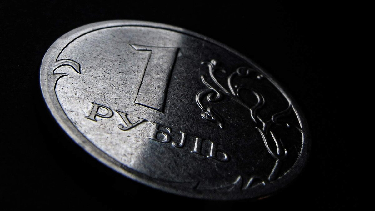     Эксперты, оправдывающие слабость национальной валюты, на самом деле не так уж и далеки от истины: рубль и должен стоить столько, или даже еще меньше.