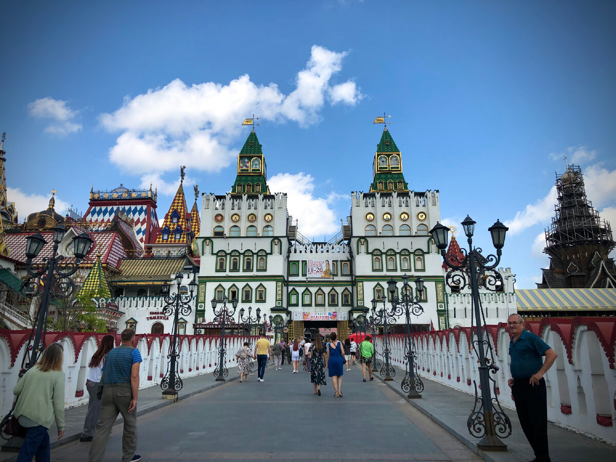 Вход на территорию Измайловского Кремля / Вернисаж в Измайлово 