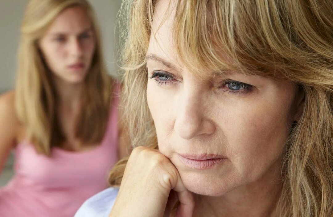 Марине всегда эмоционально сложно давались разговоры с дочерью на тему возможных отношений после 50