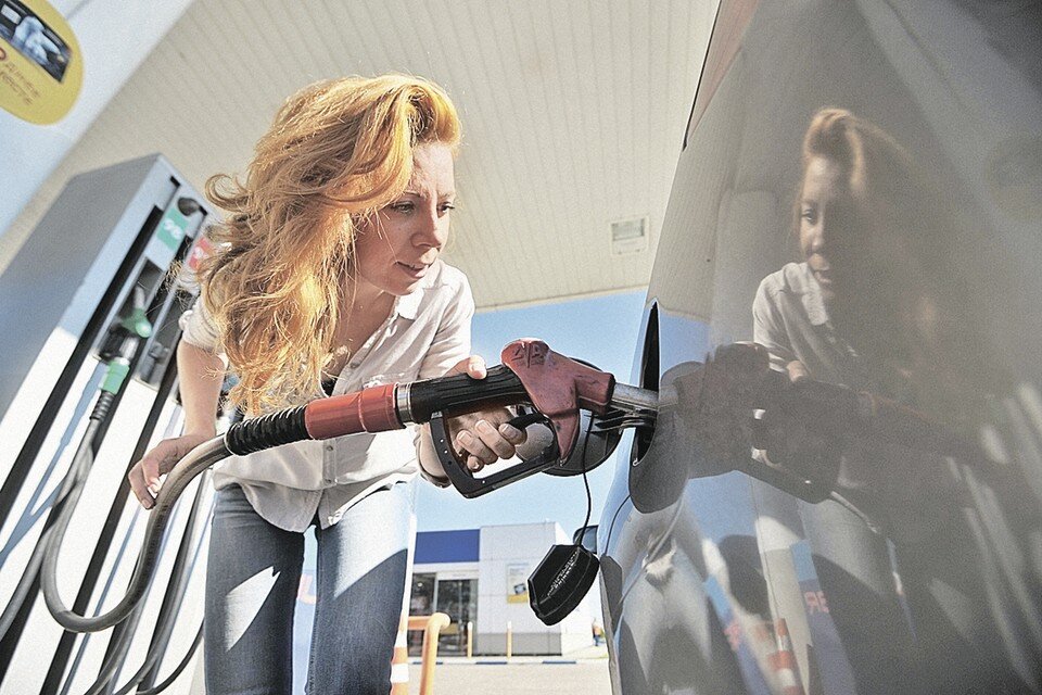    Почему дорожает бензин и когда это закончится. Евгения ГУСЕВА