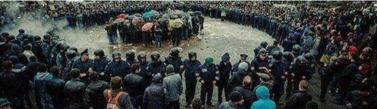 Выстоять против. 300 Спартанцев в Запорожье окруженный Антимайдан. 300 Спартанцев Запорожье. 300 Спартанцев Запорожье 2014. Запорожцы 300 спартанцев.