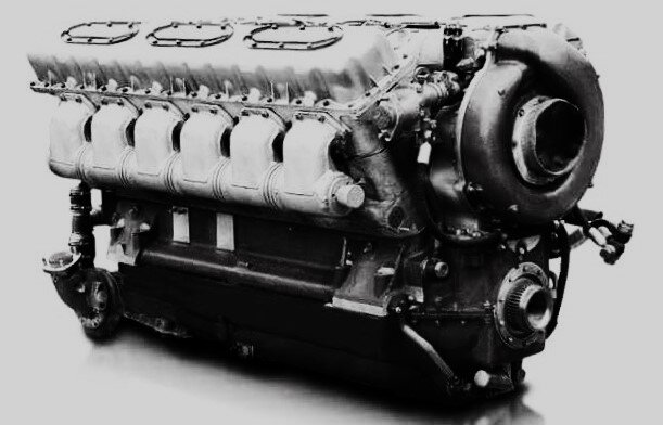 Дизель В-46-5М . Вид со стороны нагнетателя.