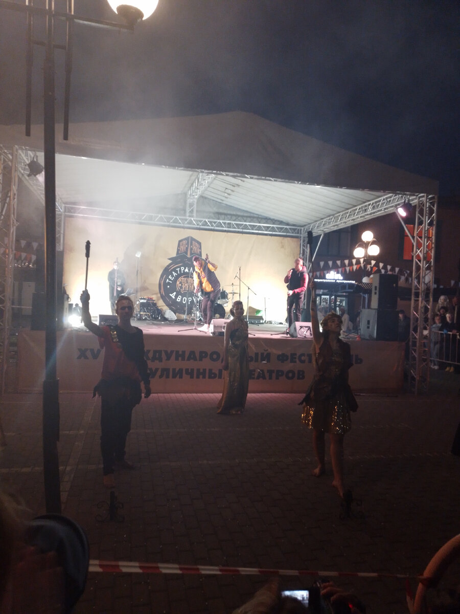 По уже сложившейся традиции, в Туле,  в дни города проходит "Театральный дворик".  В этом году- это уже XV Международный фестиваль уличных театров. 9/09/2023. 16:00.-45