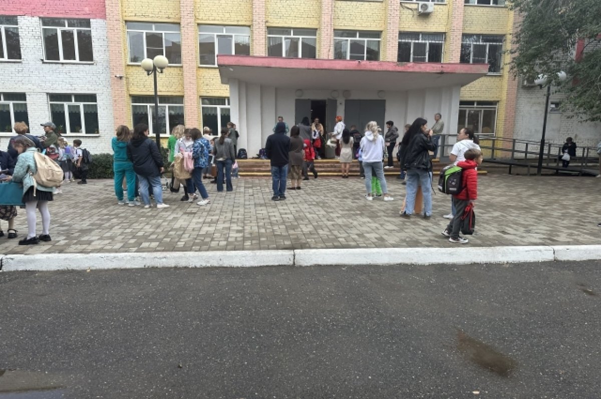    В астраханской гимназии детей распустили по домам