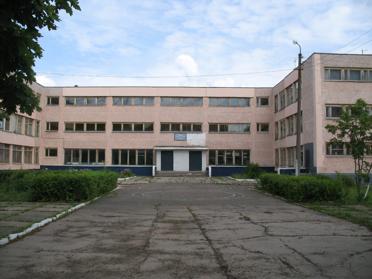 Главной ход, через который мы ходили только 1го сентября.