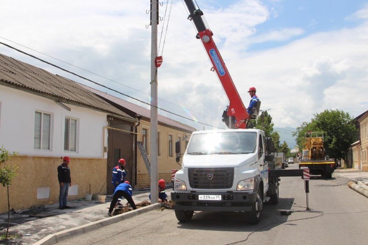    В Дагестане энергетики заменили около 1,3 тыс. дефектных опор ЛЭП